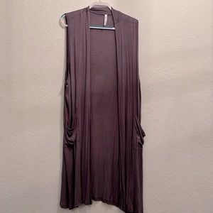 Talk about FreePeople vibes! Gorgeous violet rayon vest with pockets!